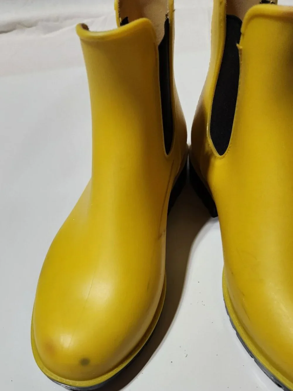 Girl's Yello Rubber Rain Boots - Size 2